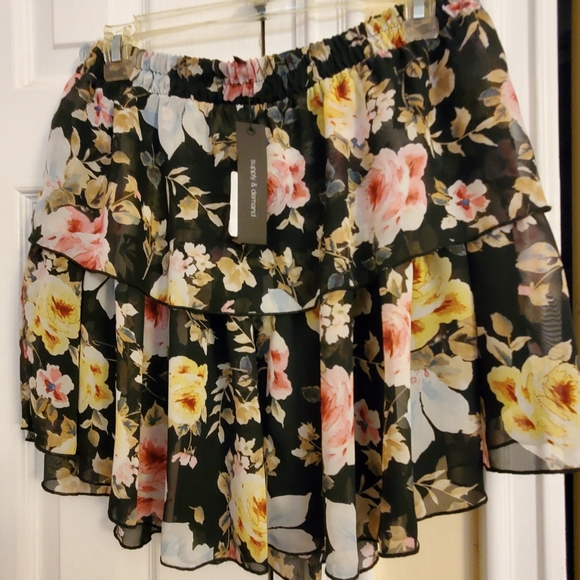 Floral layered skirt - Picture 2 of 4